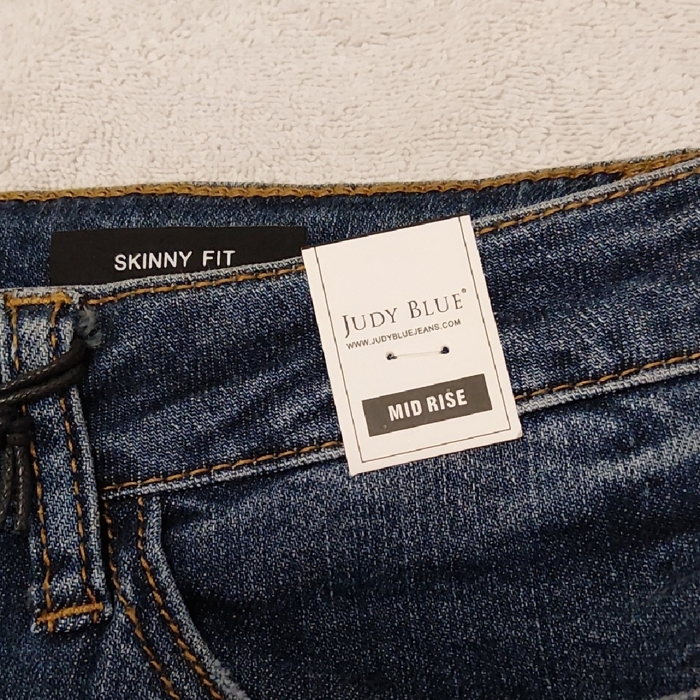 Judy Blue Dark Wash Ripped Skinny Jeans - Picture 4 of 6